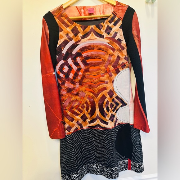 Save the Queen Contemporary Abstract Dress - Picture 5 of 8